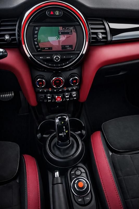 Second-hand Mini John Cooper Works 231 CP (169 kW) 2018 Negru Hatchback