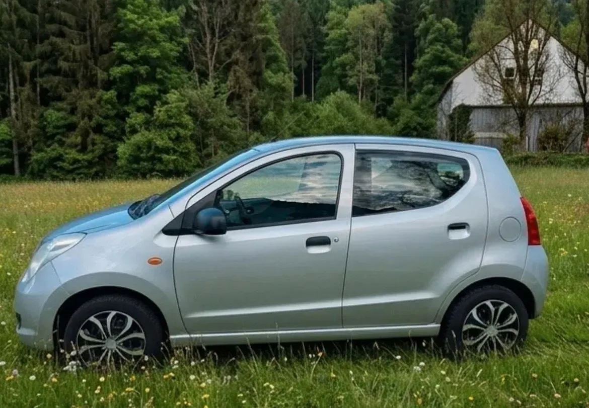 Gebraucht Suzuki Alto 69 PS (50 kW) 2012 Silber Kleinwagen