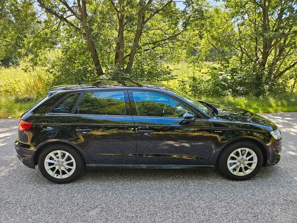 Gebraucht Audi A3 Sportback e-tron Sport 204 PS (150 kW) 2018 Schwarz Kleinwagen