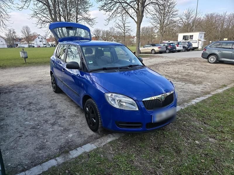 Second-hand Skoda Fabia 70 CP (51 kW) 2009 Albastru Hatchback