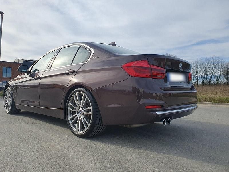 Second-hand BMW 330e iPerformance 252 CP (185 kW) 2017 Maro Berlinǎ