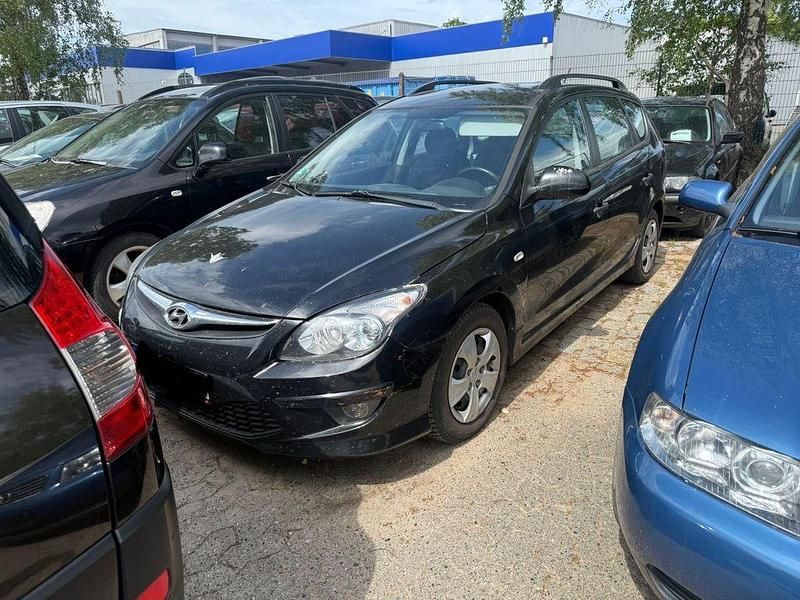 Gebraucht Hyundai i30 90 PS (66 kW) 2011 Schwarz Kombi