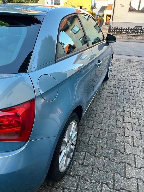 Gebraucht Audi A1 122 PS (89 kW) 2011 Blau Kleinwagen
