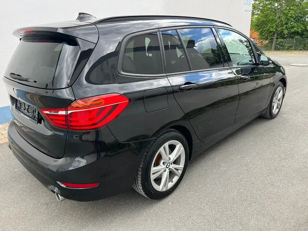 Gebraucht BMW 218 Gran Tourer Sport Line 150 PS (110 kW) 2019 Schwarz Van / Kleinbus