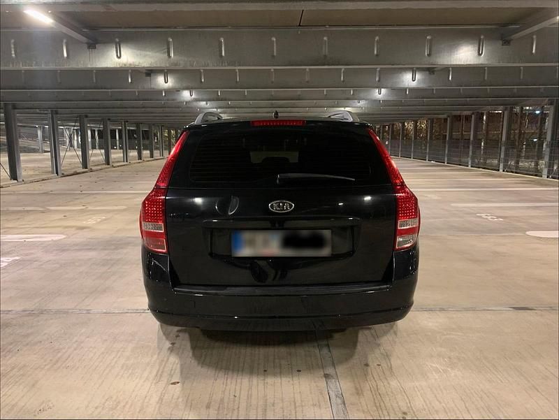 Gebraucht Kia Ceed 90 PS (66 kW) 2010 Schwarz Kleinwagen