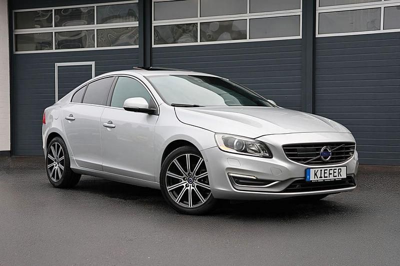 Silber Gebraucht 2016 Volvo S60 R-Design Limousine | 16.450 € (Fairer Preis) - Bild 1/4