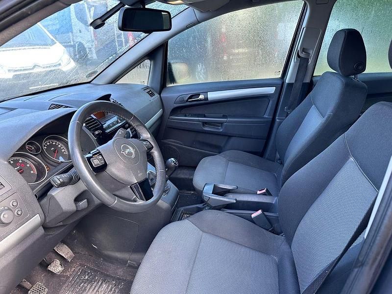 Gebraucht Opel Zafira Edition 125 PS (91 kW) 2010 Grau Van / Kleinbus