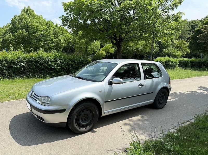 Silber Gebraucht 2001 VW Golf IV Limousine | 1.990 € - Bild 1/4