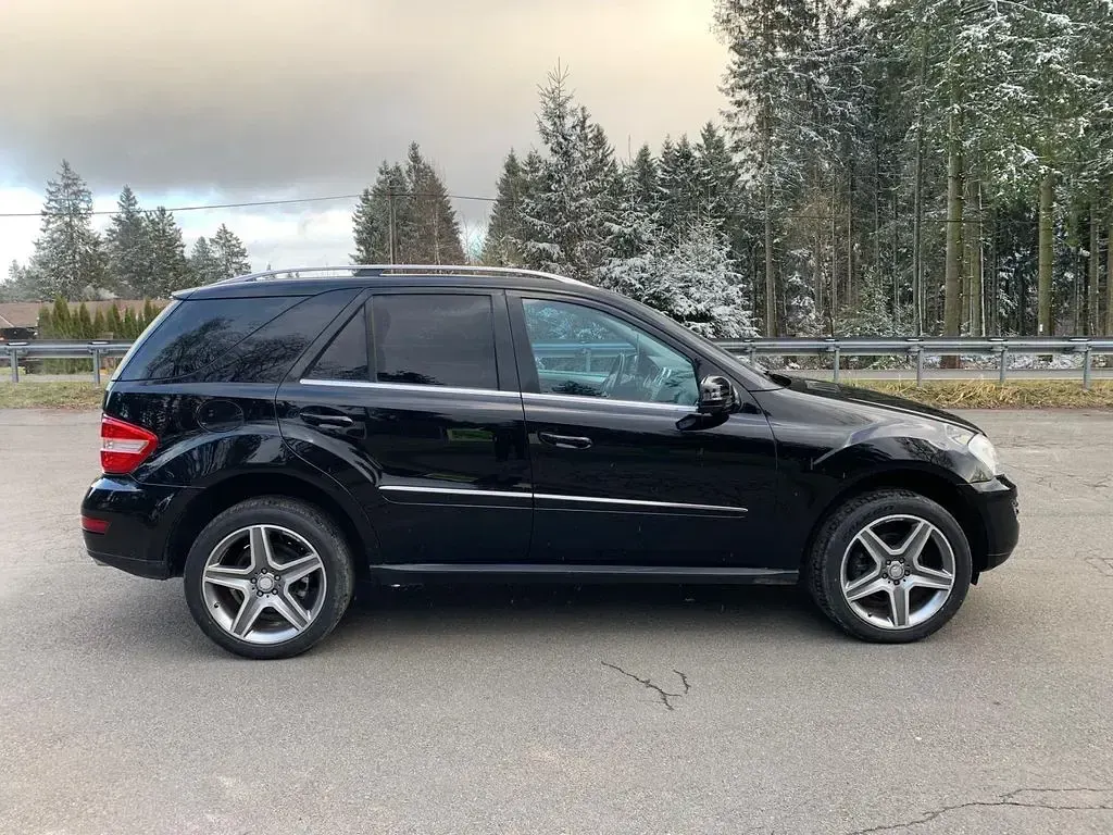 Gebraucht Mercedes ML350 231 PS (169 kW) 2010 Schwarz SUV