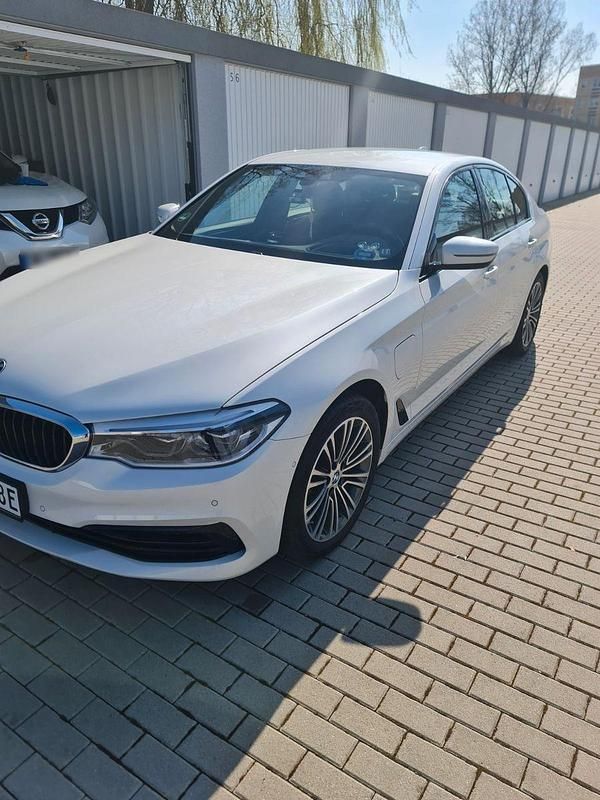 Gebraucht BMW 530e Sport Line 252 PS (185 kW) 2020 Weiß Limousine