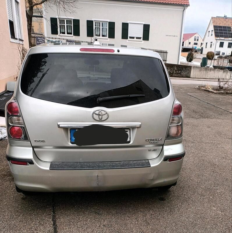 Grau Gebraucht 2007 Toyota Corolla Verso Van / Kleinbus | 2.100 € (Fairer Preis) - Bild 1/4