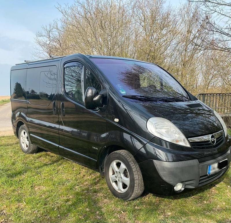 Gebraucht Opel Vivaro 145 PS (106 kW) 2011 Schwarz Van / Kleinbus