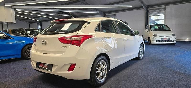 Gebraucht Hyundai i30 Edition 135 PS (99 kW) 2014 Weiß Limousine