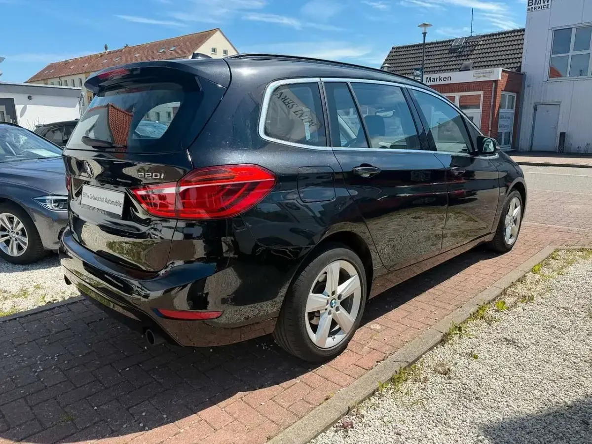 Gebraucht BMW 220 Sport Line 192 PS (141 kW) 2015 Schwarz Van / Kleinbus