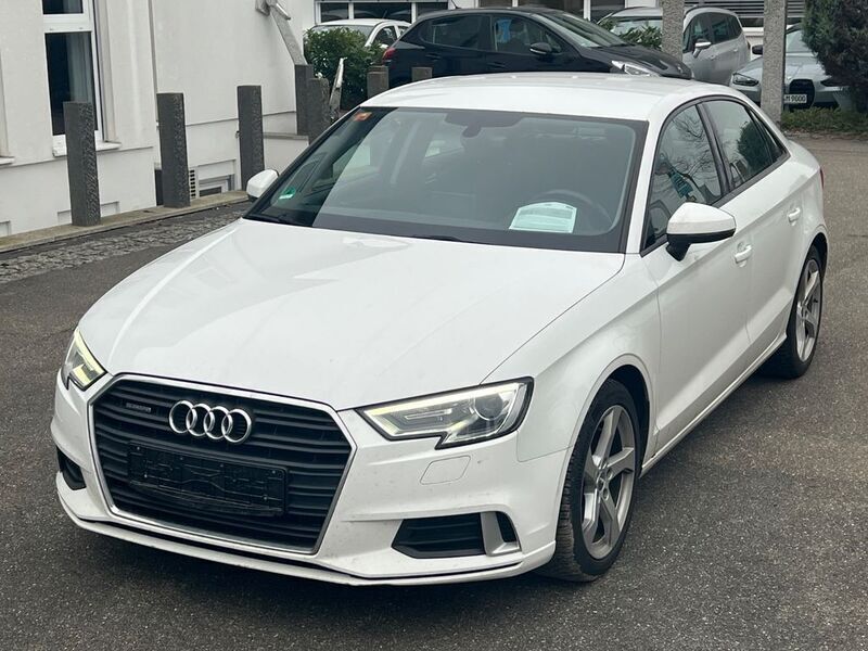 Weiß Gebraucht 2020 Audi A3 Sport Limousine | 20.900 € (Guter Preis) - Bild 1/4