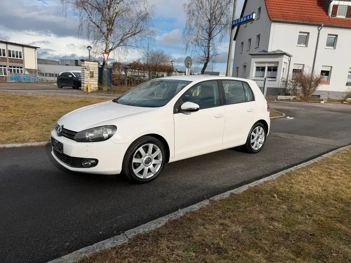 Gebraucht VW Golf VI Highline 105 PS (77 kW) 2010 Weiß Kleinwagen