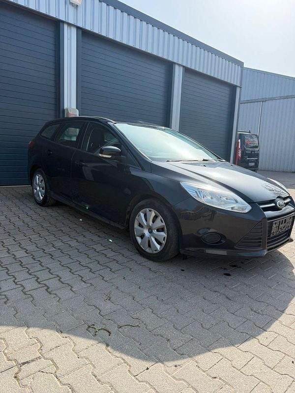 Gebraucht Ford Focus 105 PS (77 kW) 2013 Schwarz Kombi