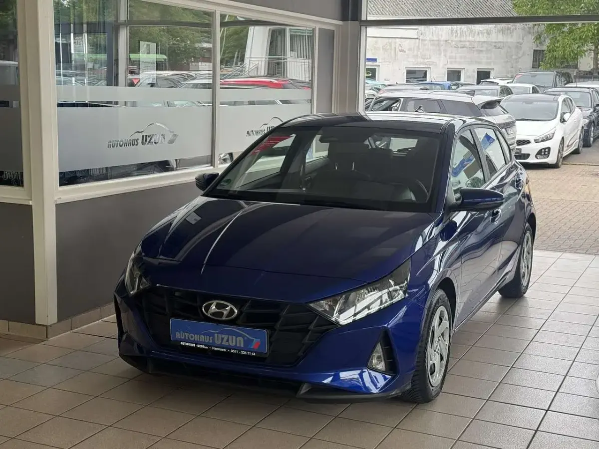 Gebraucht Hyundai i20 Pure 84 PS (61 kW) 2023 Blau Kleinwagen