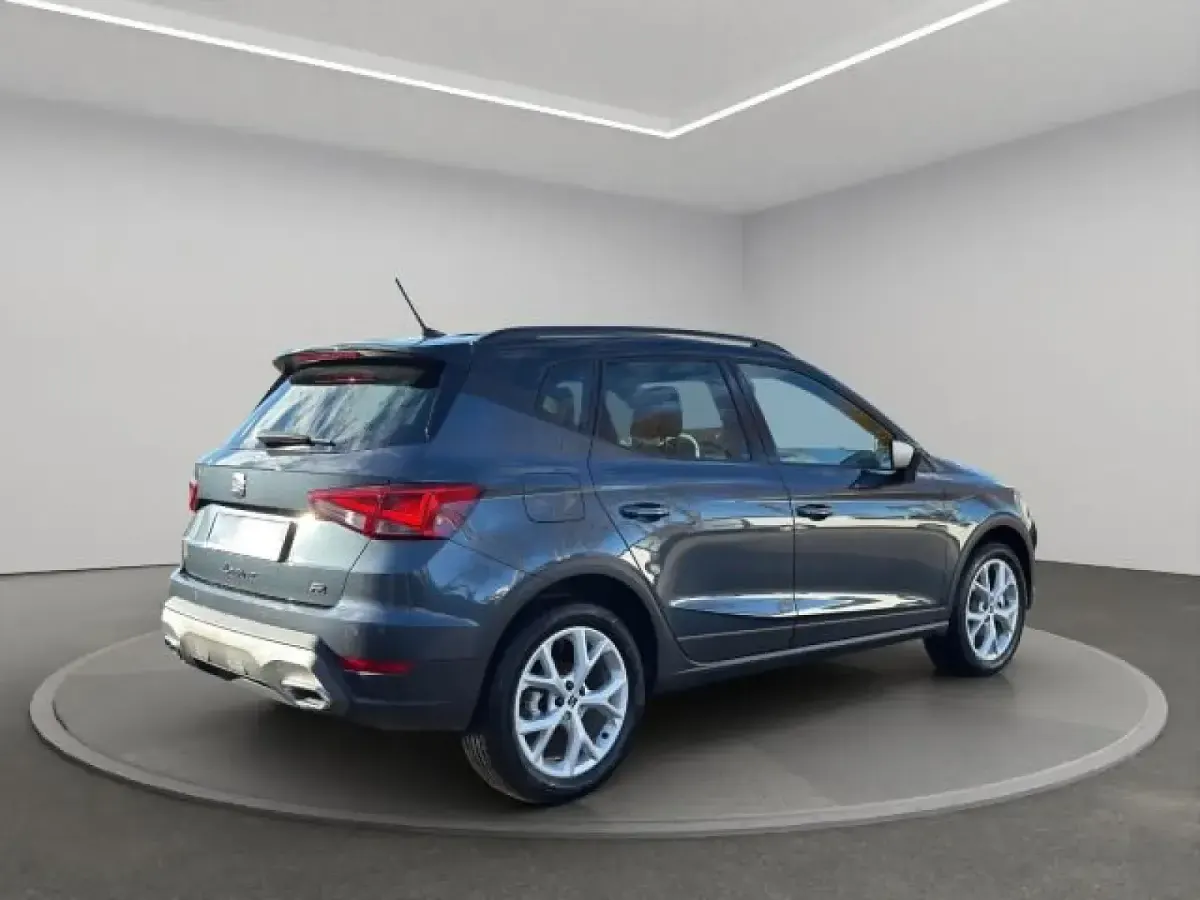Neu Seat Arona FR 116 PS (85 kW) 2026 Magnetic grau/mitternachtsschwarz SUV