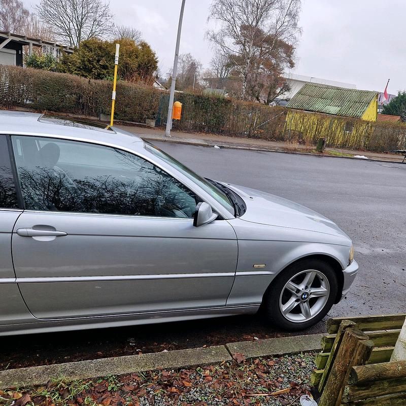 Gebraucht BMW 320 150 PS (110 kW) 2000 Silber Coupé