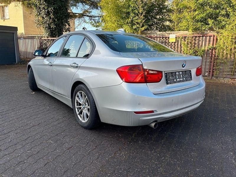 Gebraucht BMW 316 116 PS (85 kW) 2012 Silber Limousine