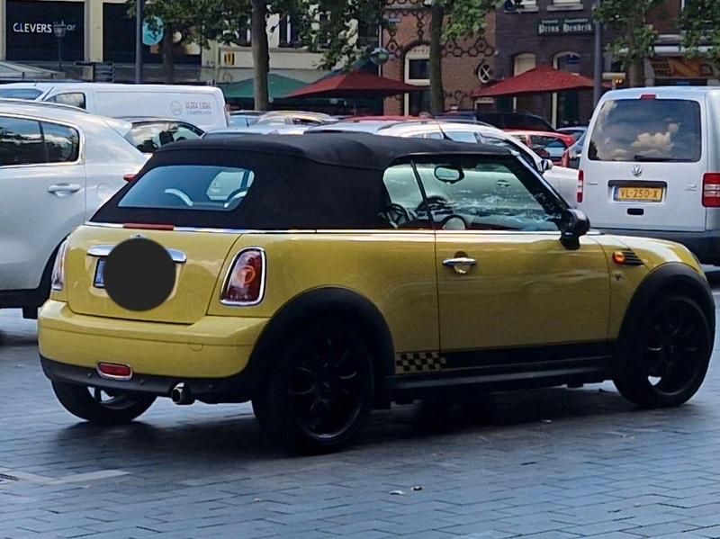 Gebraucht Mini One Cabriolet 98 PS (72 kW) 2010 Gelb Cabrio