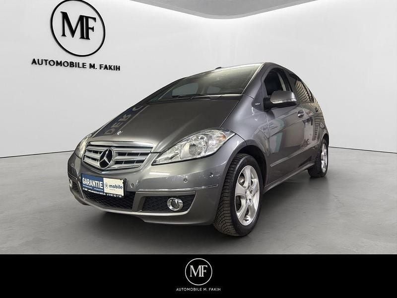 Grau Gebraucht 2011 Mercedes A180 Limousine | 7.900 € (Fairer Preis) - Bild 1/4