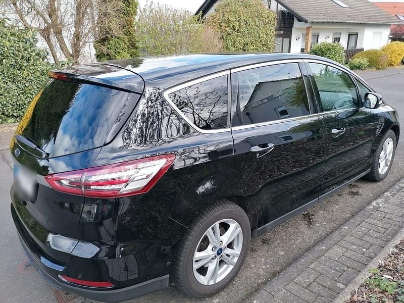 Gebraucht Ford S-MAX Titanium 150 PS (110 kW) 2017 Schwarz Van / Kleinbus
