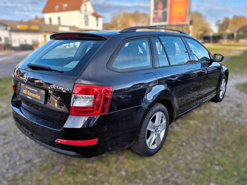 Gebraucht Skoda Octavia Ambition 105 PS (77 kW) 2014 Schwarz Kleinwagen