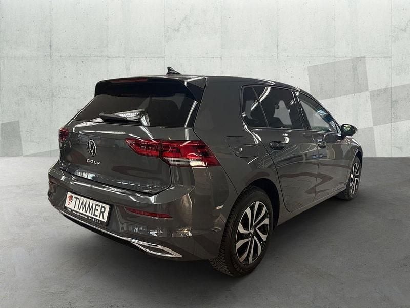 Gebraucht VW Golf VIII Active 131 PS (96 kW) 2023 Grau Limousine