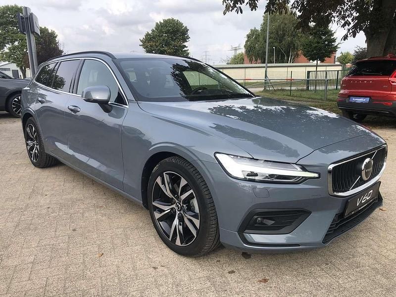 Gebraucht Volvo V60 Core 163 PS (119 kW) 2025 Thunder grey Kombi
