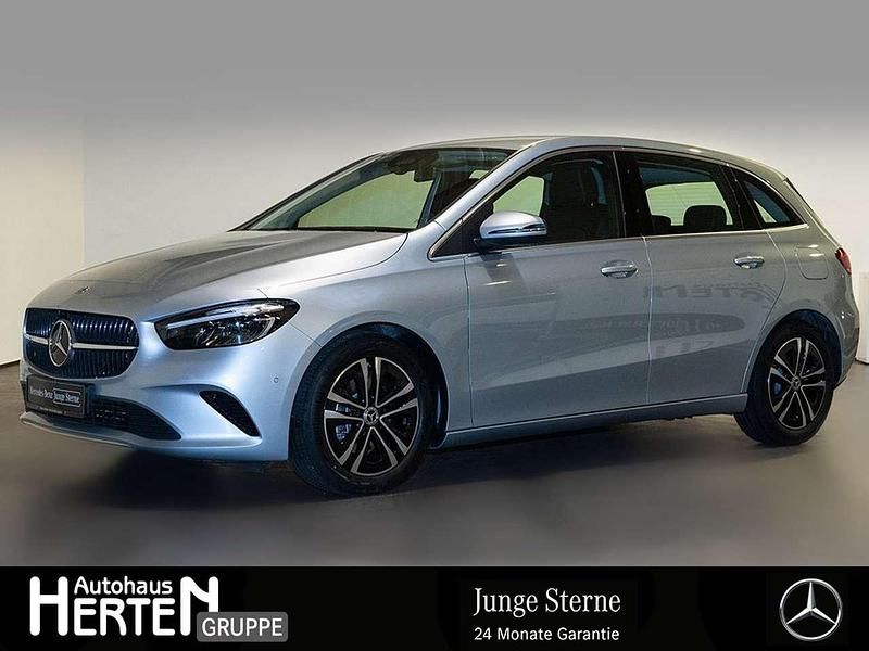 lack hightechsilber Gebraucht 2024 Mercedes B180 Progressive Van / Kleinbus | 29.990 € (Fairer Preis) - Bild 1/4