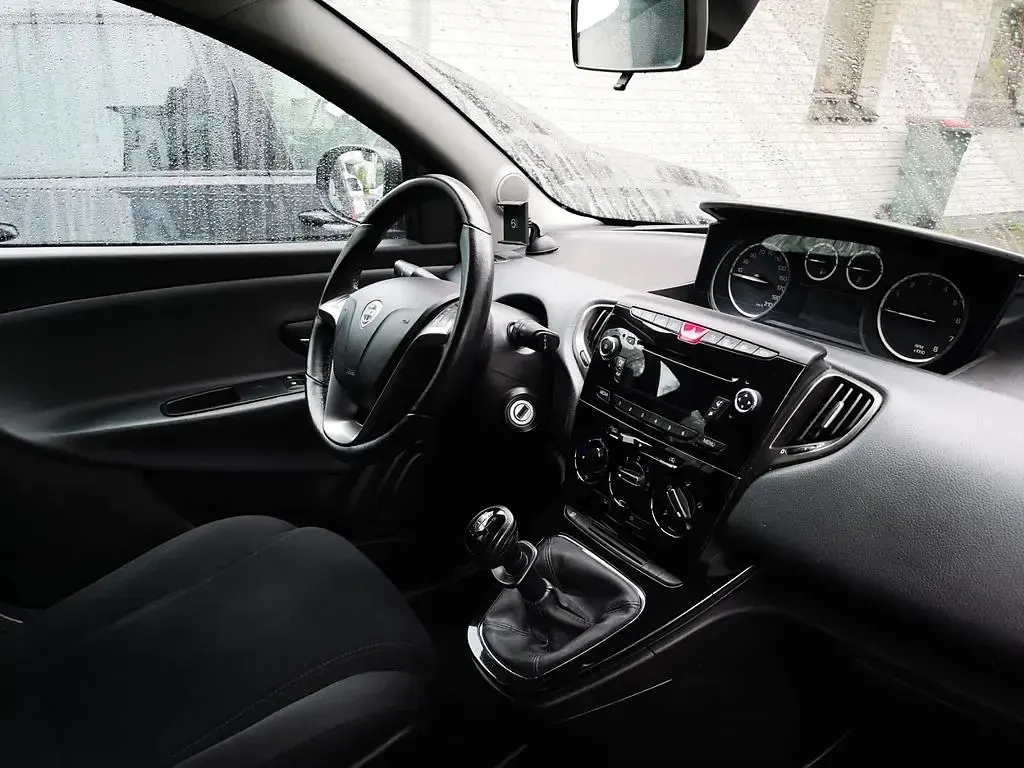 Gebraucht Lancia Ypsilon Gold 69 PS (50 kW) 2013 Schwarz Kleinwagen