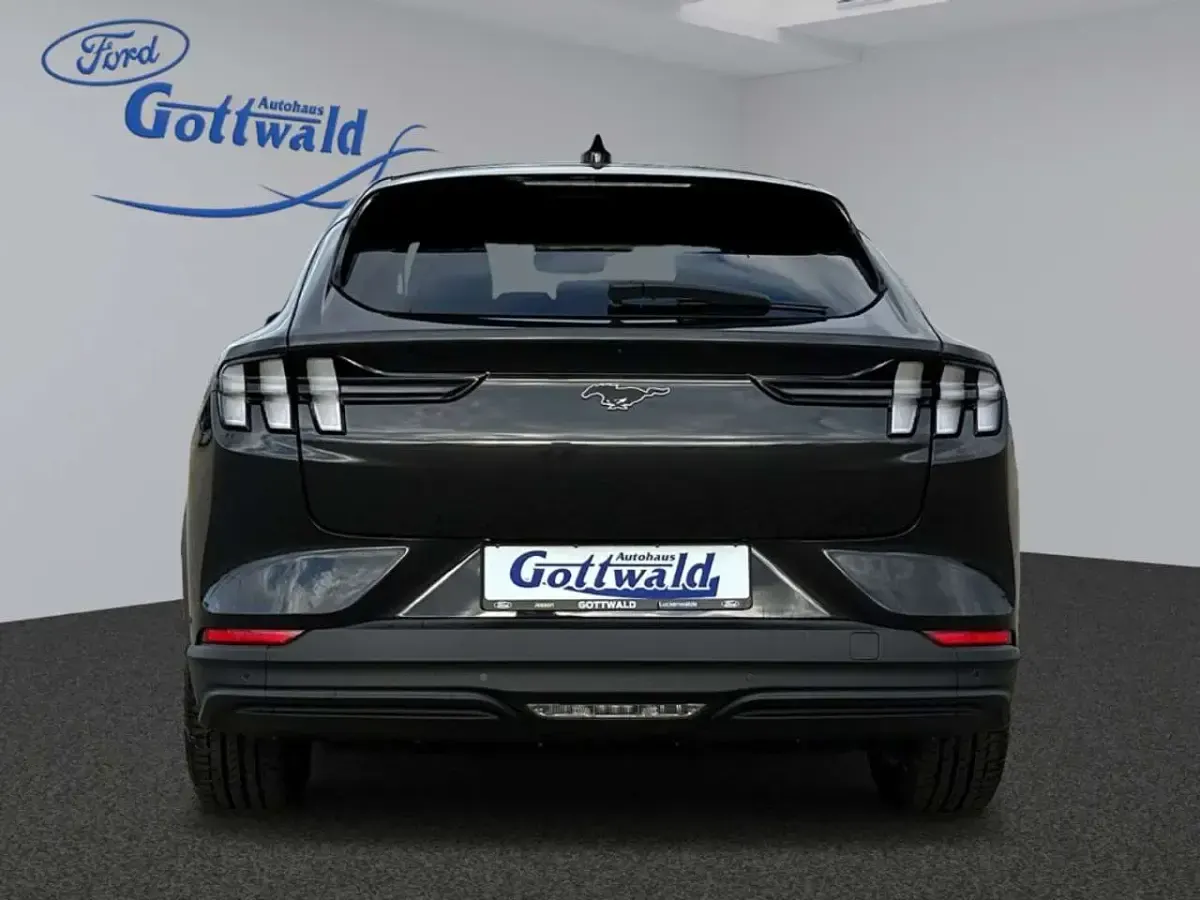 Gebraucht Ford Mustang Mach-E 197 kW (269 PS) 2022 Dark matter/starlight gray SUV