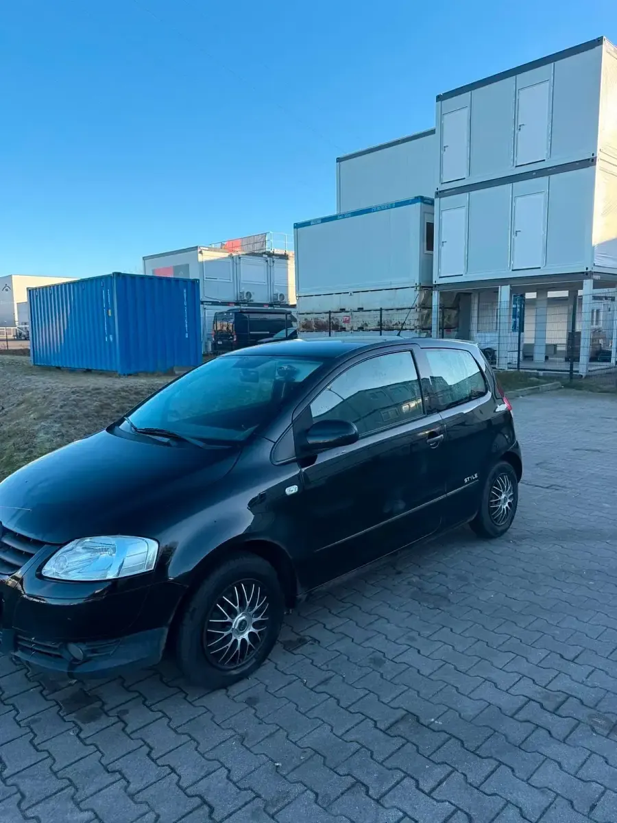 Gebraucht VW Fox 54 PS (39 kW) 2010 Schwarz Kleinwagen