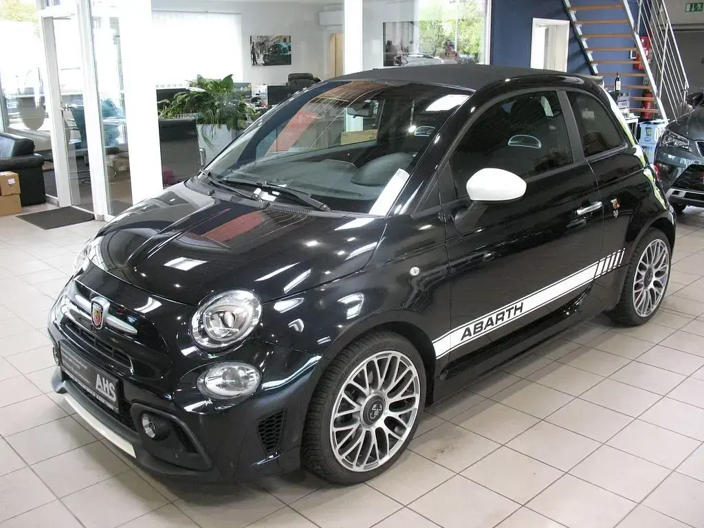 Usado Abarth 500C 145 HP (106 kW) 2021 Preto Cabrios