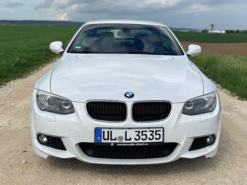 Weiß Gebraucht 2012 BMW 320 Cabriolet M Sport Cabrio | 8.900 € (Fairer Preis) - Bild 1/4