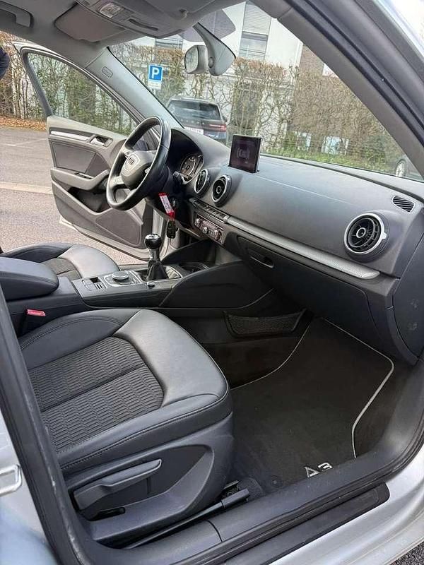 Gebraucht Audi A3 Ambiente 122 PS (89 kW) 2014 Eissilber metallic Kleinwagen