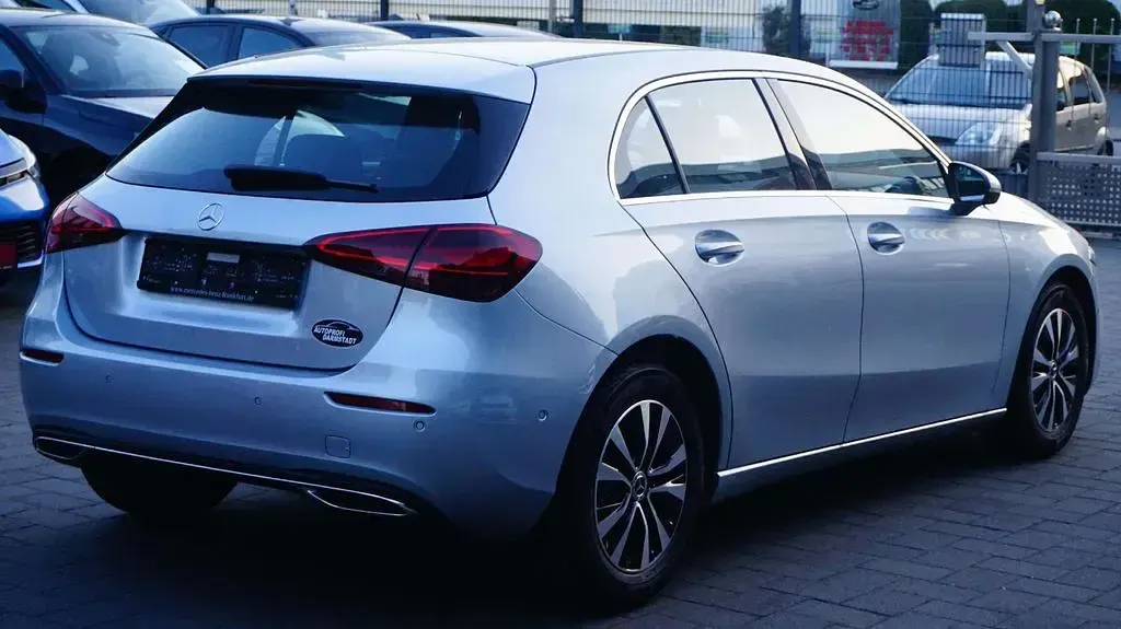 Gebraucht Mercedes A200 163 PS (119 kW) 2024 Hightechsilber metallic Kleinwagen