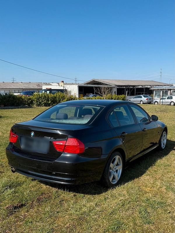 Second-hand BMW 318 143 CP (105 kW) 2009 Negru Berlinǎ