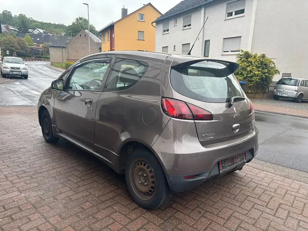 Gebraucht Mitsubishi Colt 75 PS (55 kW) 2012 Braun Kleinwagen