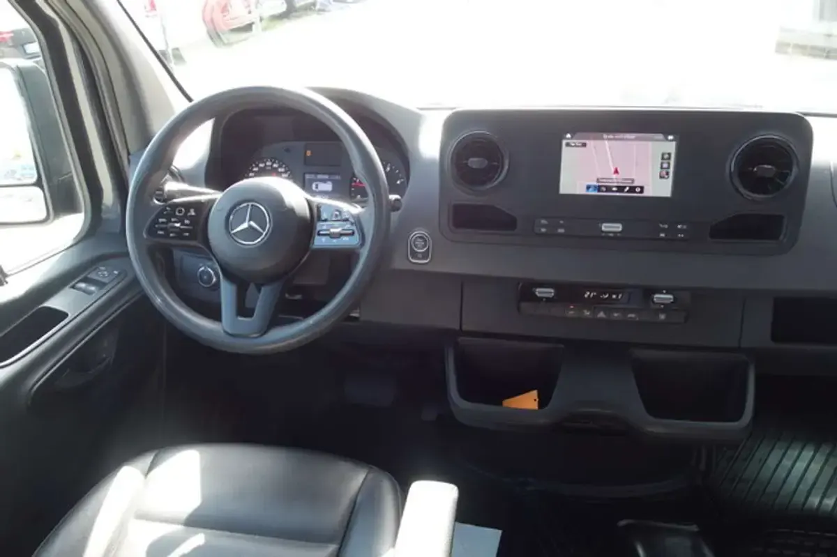 Używany Mercedes Sprinter 170 KM (125 kW) 2022 Szary Van