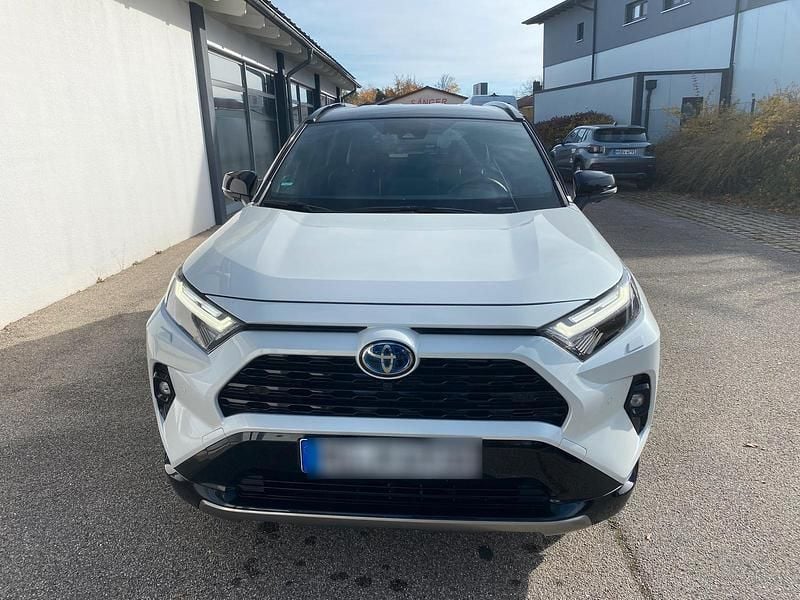 Weiß Gebraucht 2024 Toyota RAV4 Hybrid Style SUV | 43.900 € (Etwas zu teuer) - Bild 1/4