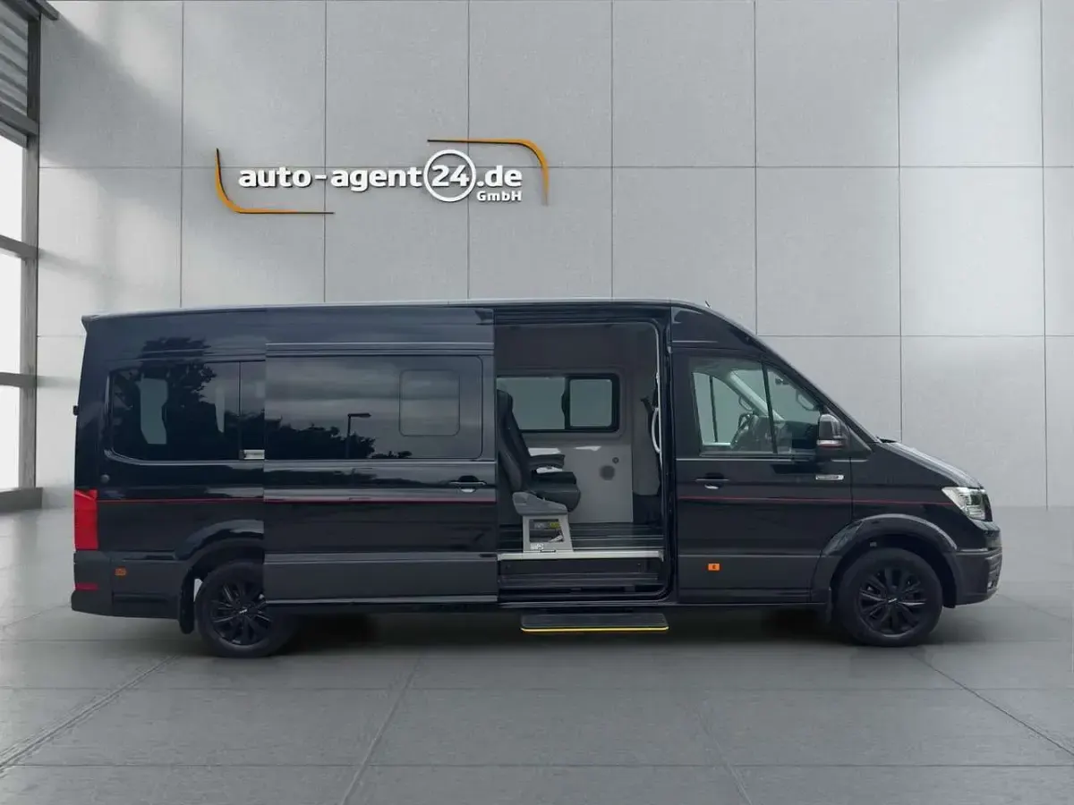 Używany MAN TGE 177 KM (130 kW) 2024 Czarny Van