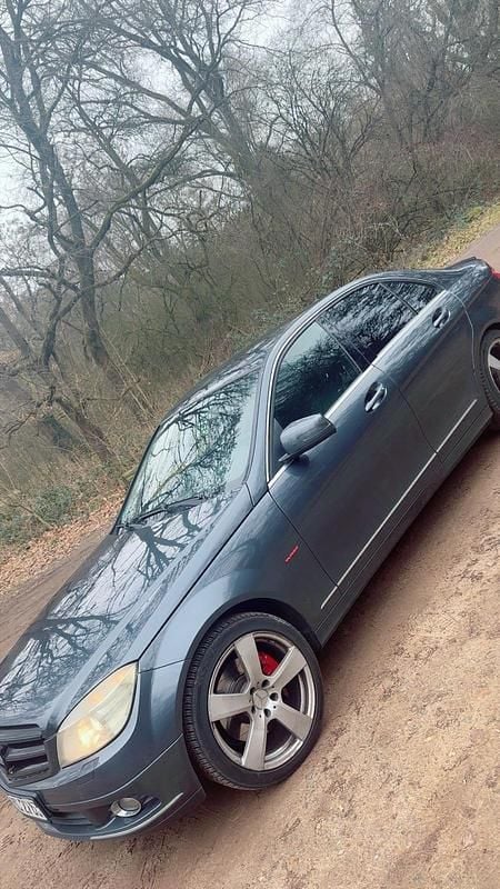 Grau Gebraucht 2009 Mercedes C320 Sport Limousine | 7.000 € (Teuer) - Bild 1/4