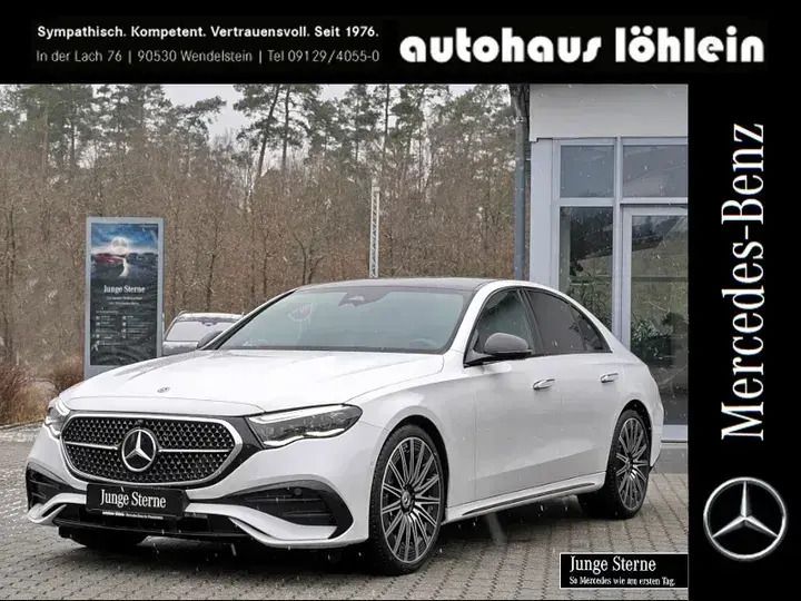 Weiß Gebraucht 2023 Mercedes E220 AMG Limousine | 65.888 € - Bild 1/4