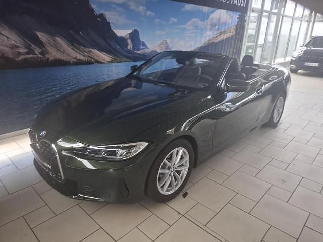 Grün metallic Gebraucht 2023 BMW 420 Shadowline Cabrio | 40.950 € (Superpreis) - Bild 1/4