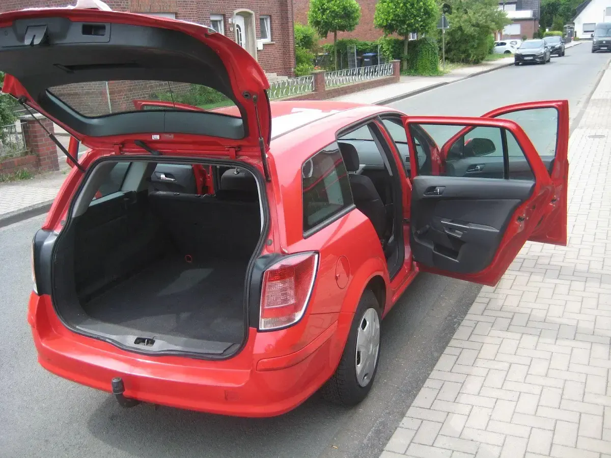 Gebraucht Opel Astra 116 PS (85 kW) 2012 Rot Kombi