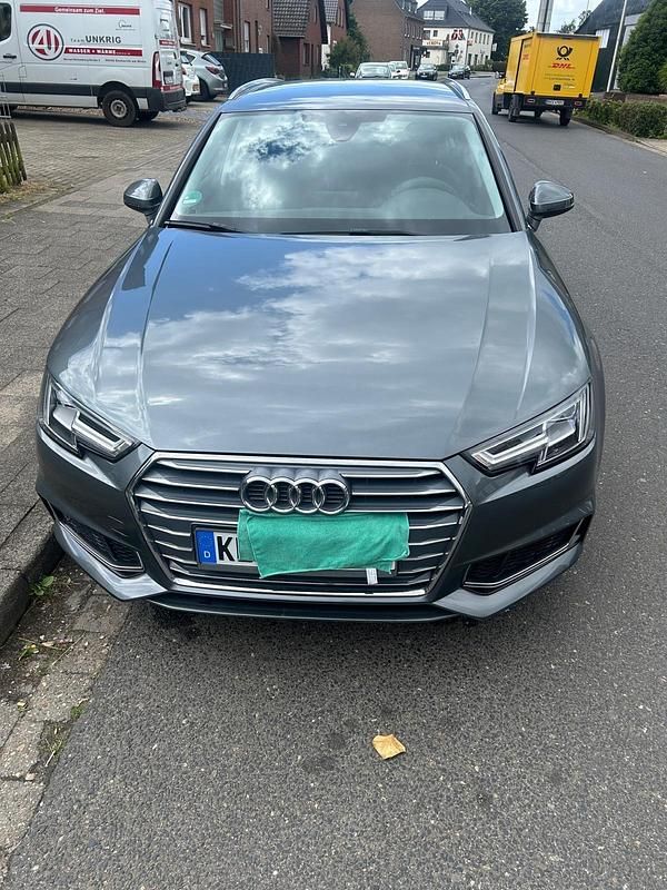 Grau Gebraucht 2019 Audi A4 Kombi | 19.000 € (Fairer Preis) - Bild 1/4