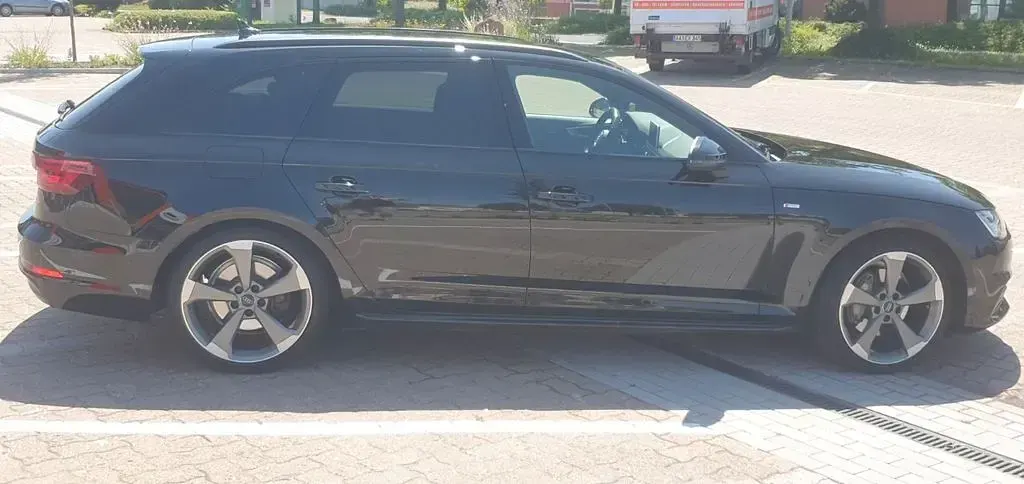 Gebraucht Audi A4 Sport 218 PS (160 kW) 2017 Schwarz Kombi
